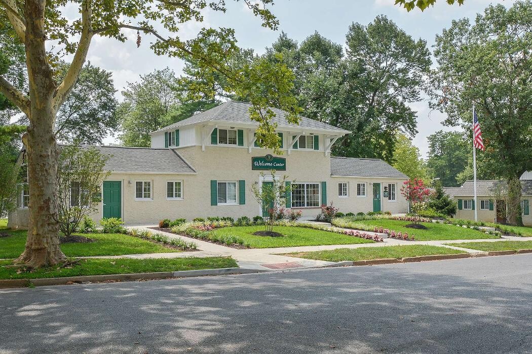 Images Greenville on 141 Apartments & Townhomes