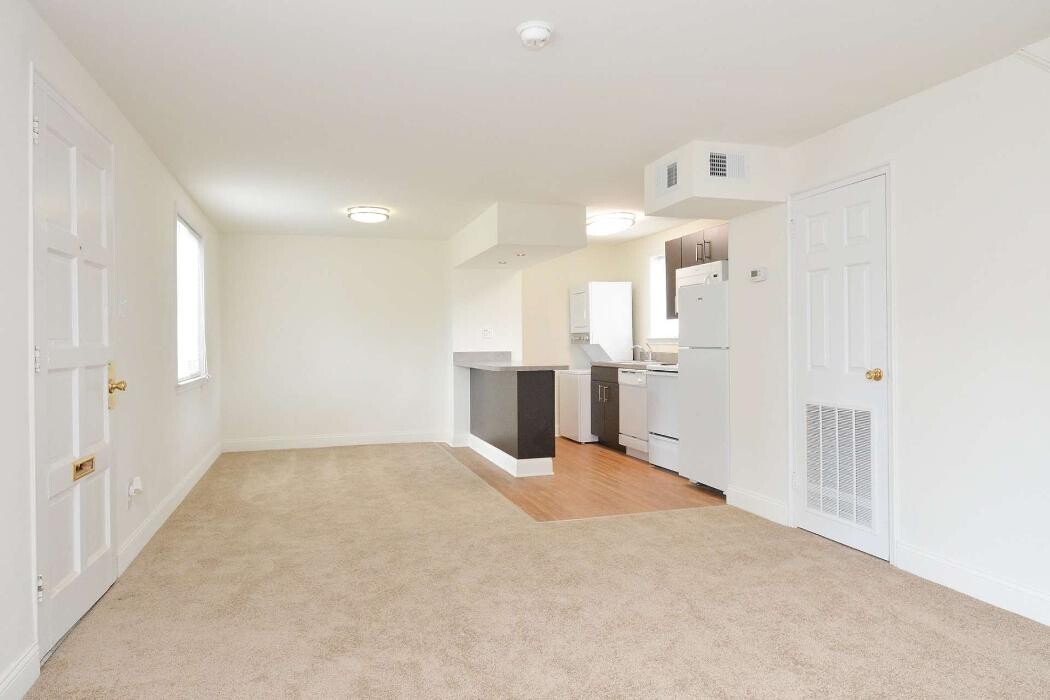 Images Greenville on 141 Apartments & Townhomes