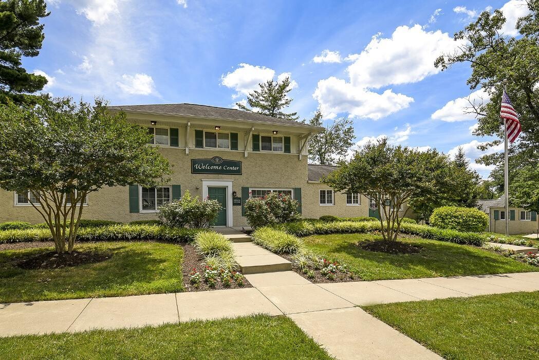 Images Greenville on 141 Apartments & Townhomes