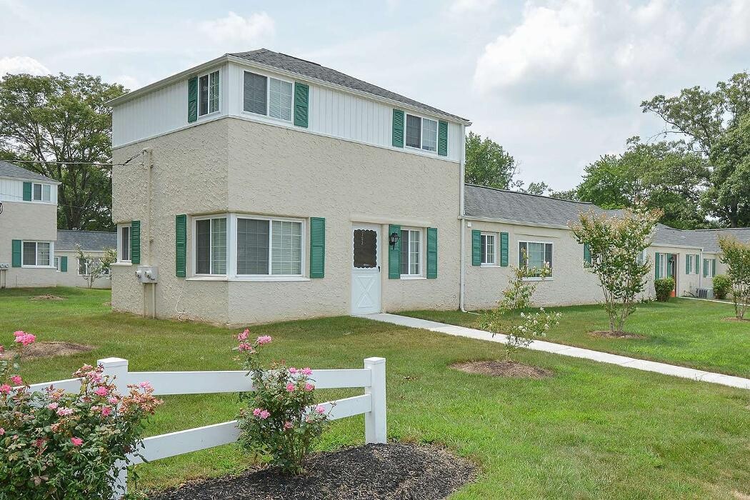 Images Greenville on 141 Apartments & Townhomes