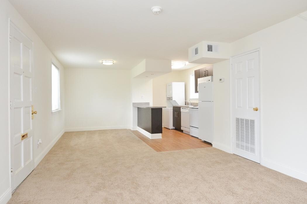 Images Greenville on 141 Apartments & Townhomes