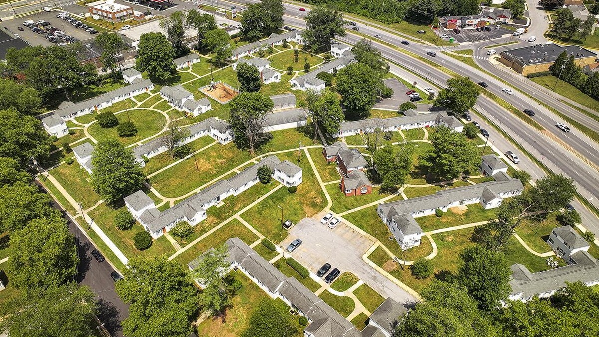 Images Greenville on 141 Apartments & Townhomes