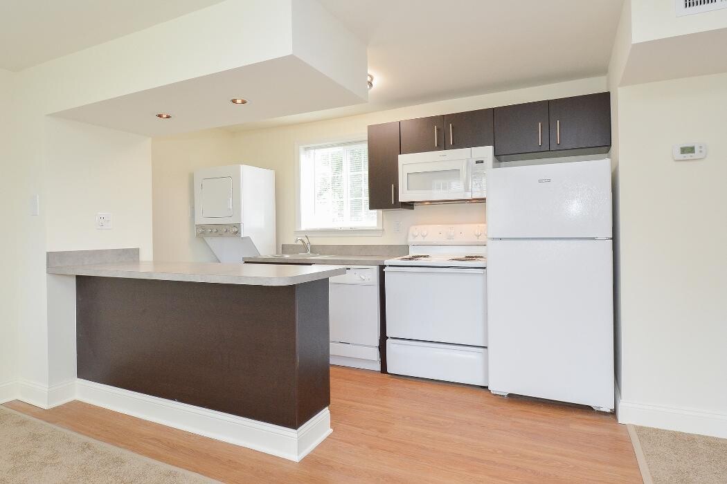 Images Greenville on 141 Apartments & Townhomes