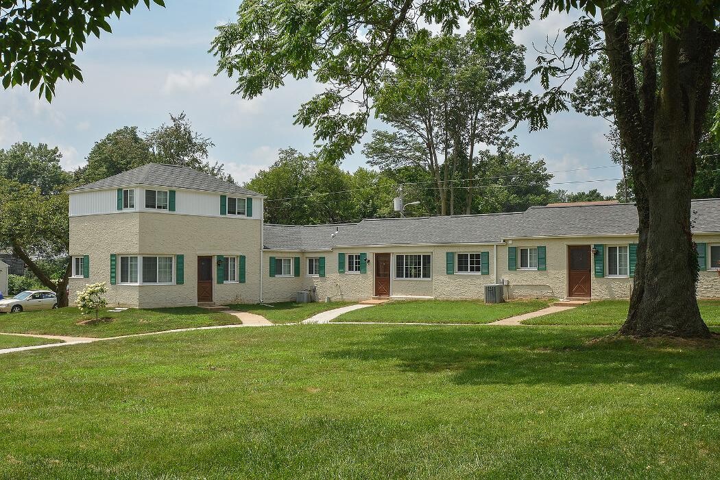 Images Greenville on 141 Apartments & Townhomes