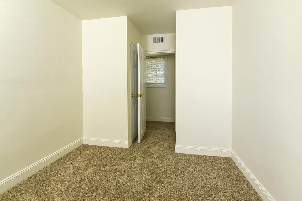 Images Greenville on 141 Apartments & Townhomes