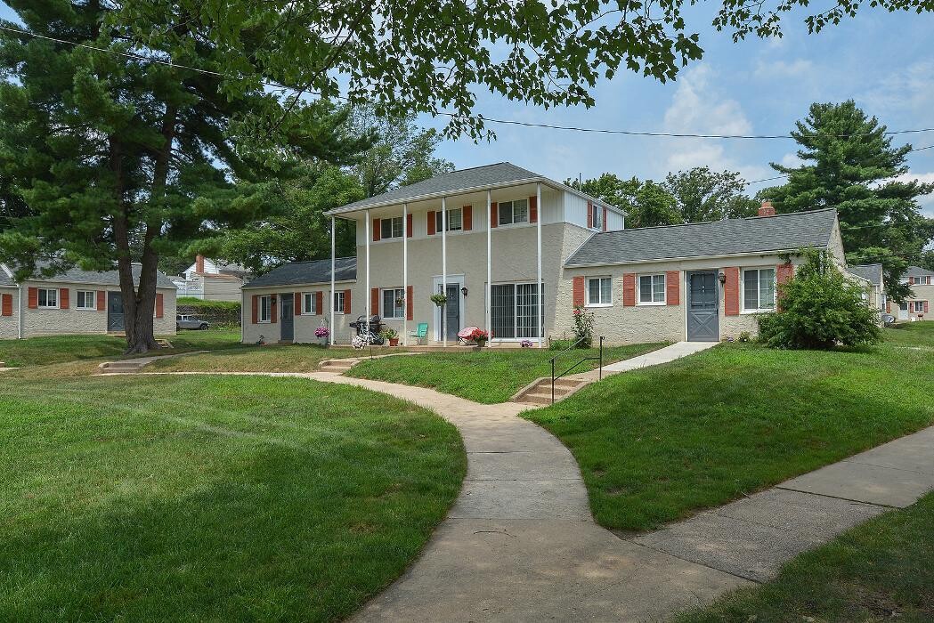 Images Greenville on 141 Apartments & Townhomes