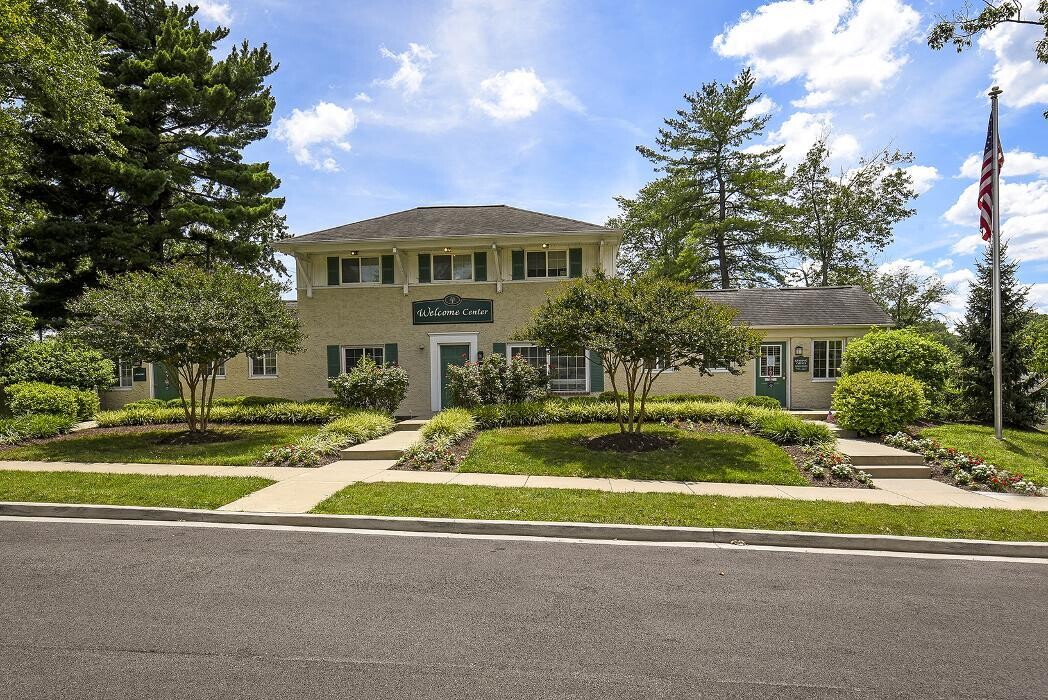 Images Greenville on 141 Apartments & Townhomes