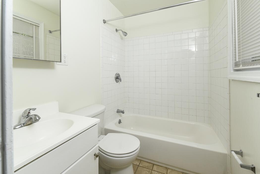 Images Greenville on 141 Apartments & Townhomes