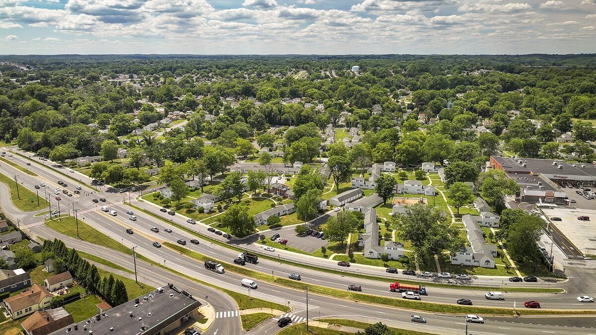 Images Greenville on 141 Apartments & Townhomes