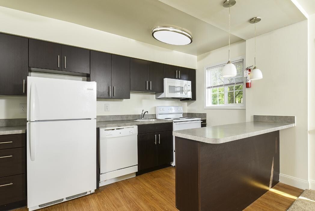 Images Greenville on 141 Apartments & Townhomes