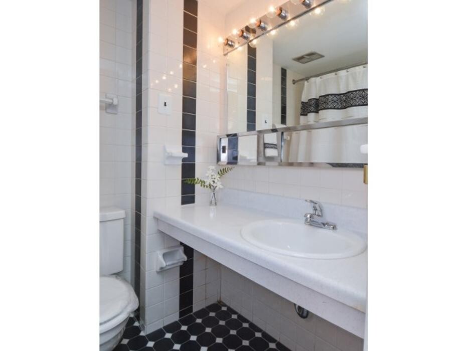 Images Lansdowne Towers Apartments