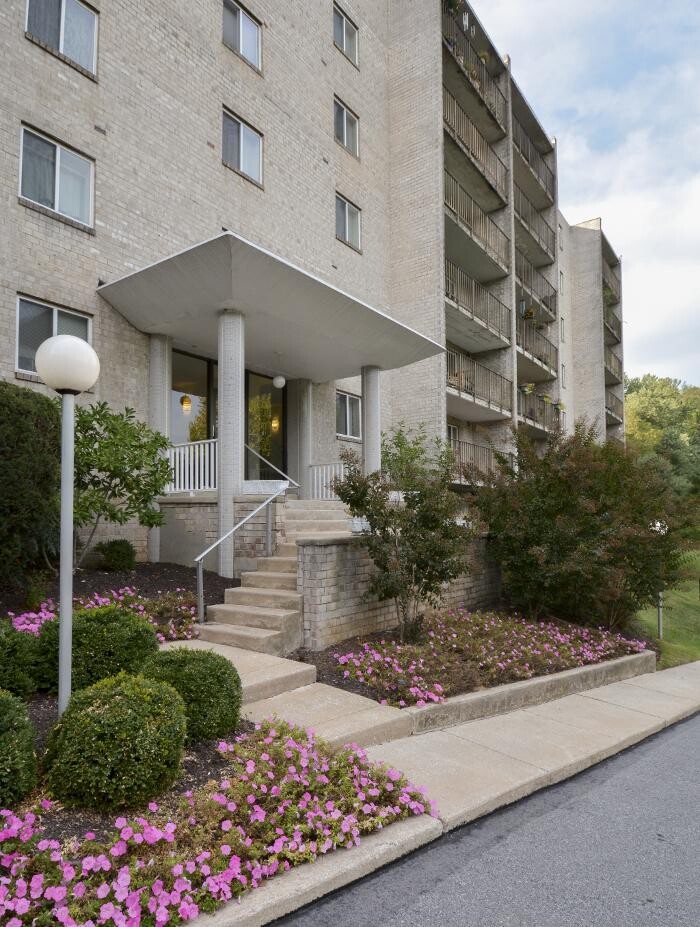 Images Gladstone Towers Apartments