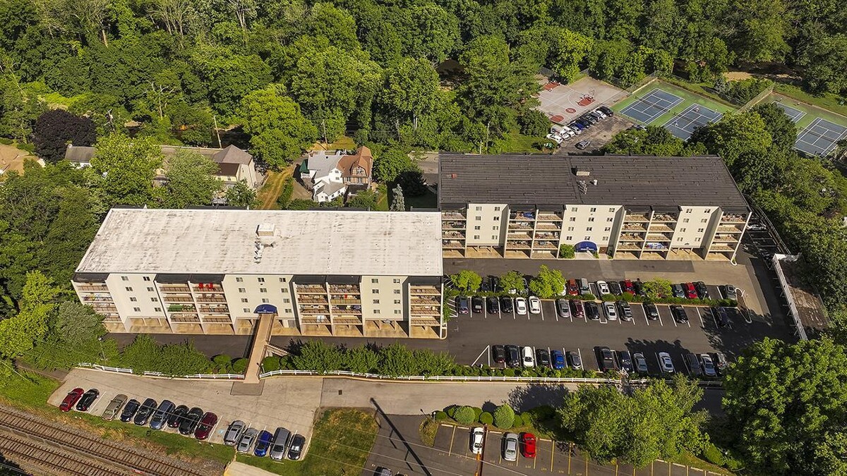 Images Gladstone Towers Apartments