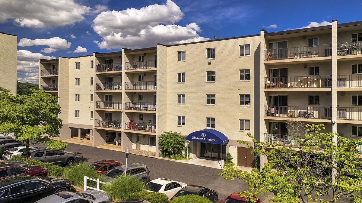 Images Gladstone Towers Apartments