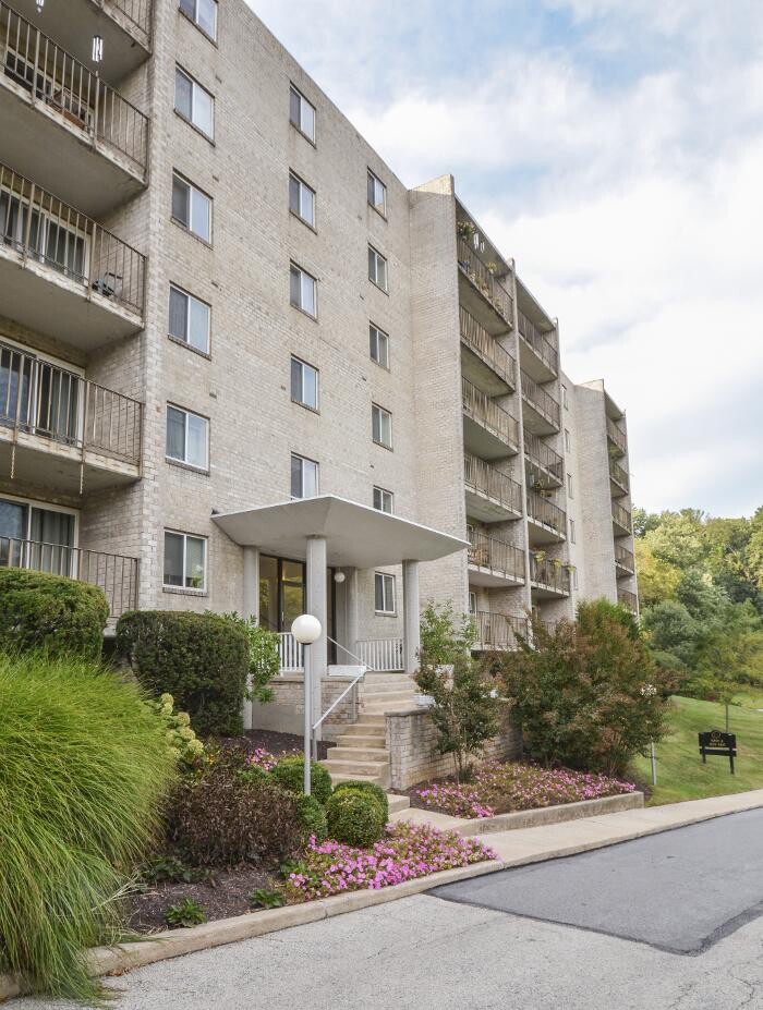 Images Gladstone Towers Apartments