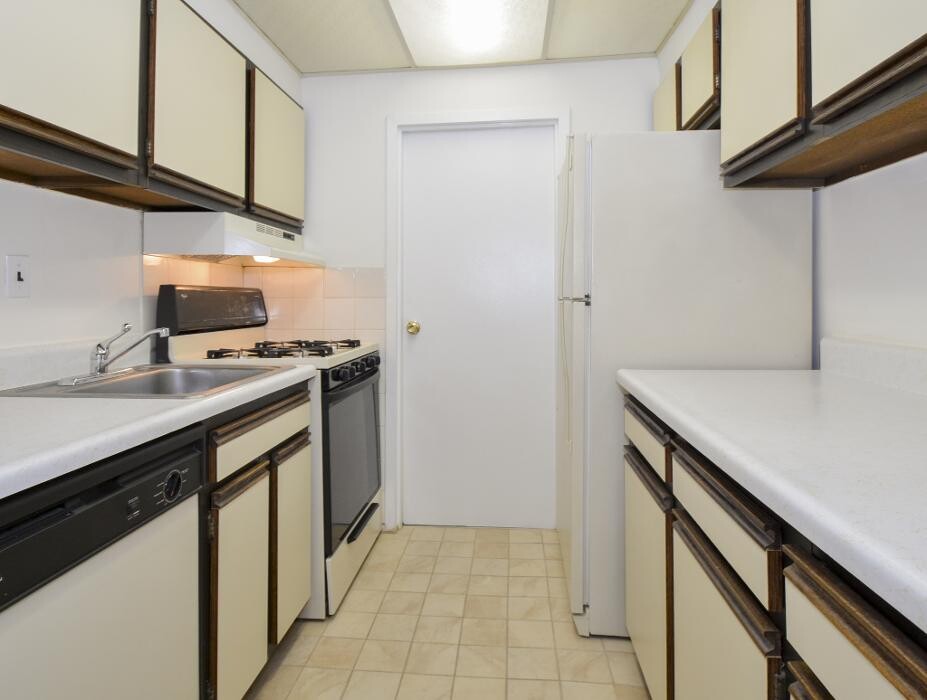 Images Gladstone Towers Apartments