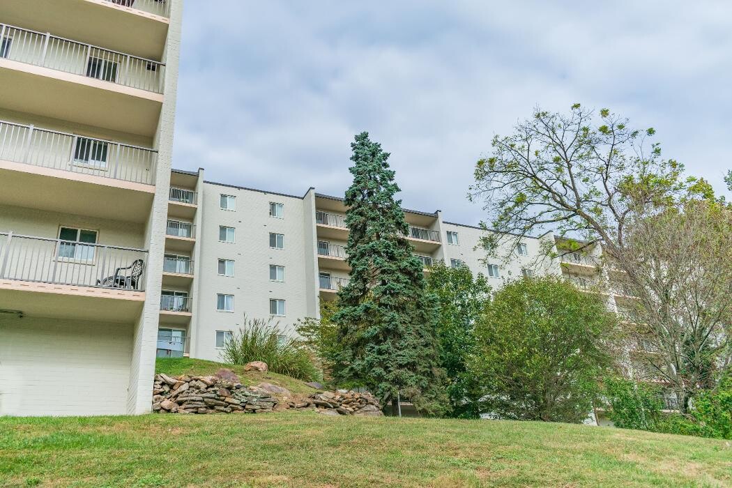 Images Gladstone Towers Apartments