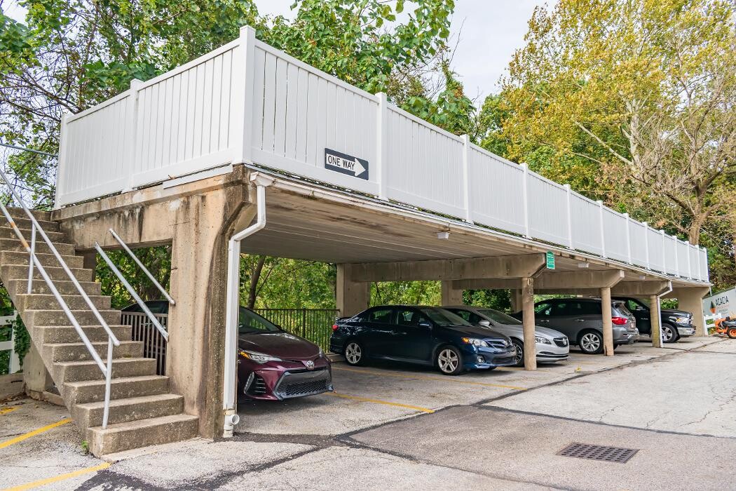 Images Gladstone Towers Apartments