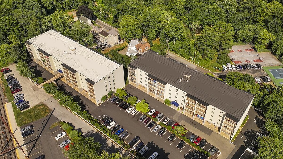 Images Gladstone Towers Apartments