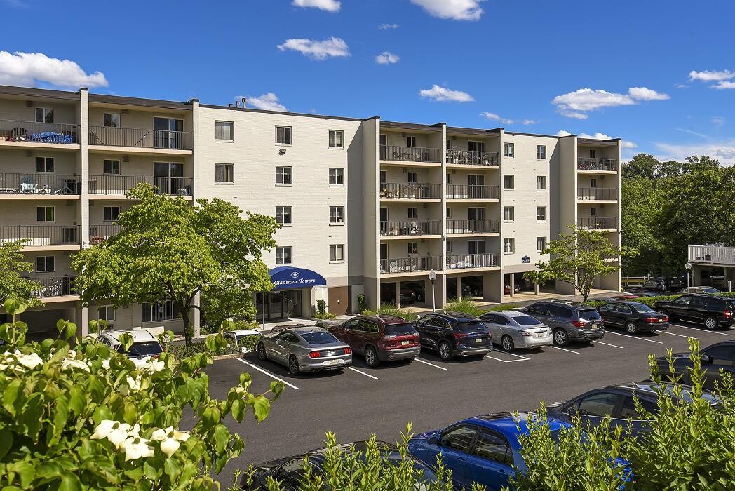 Images Gladstone Towers Apartments