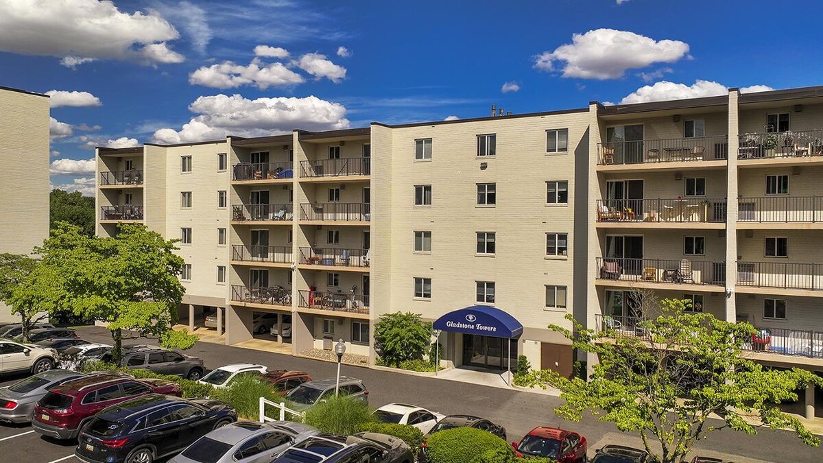 Images Gladstone Towers Apartments