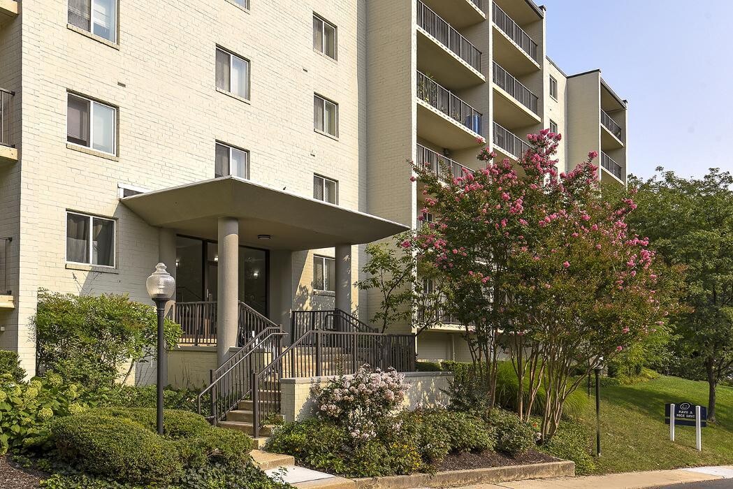 Images Gladstone Towers Apartments