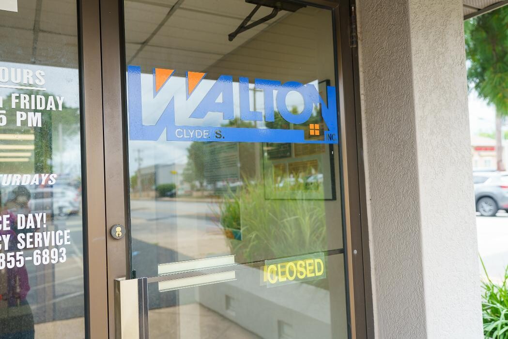 Images Clyde S. Walton