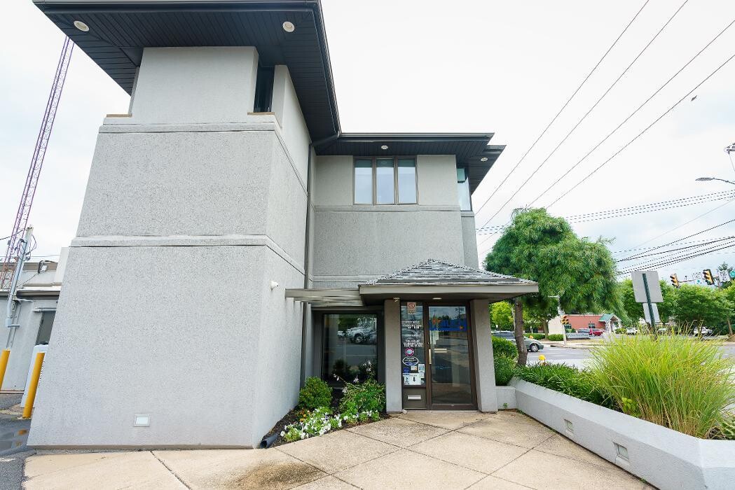 Images Clyde S. Walton