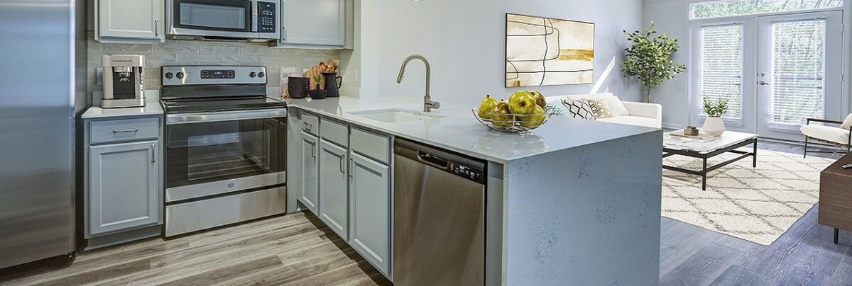 Images Weston Lakeside Apartments