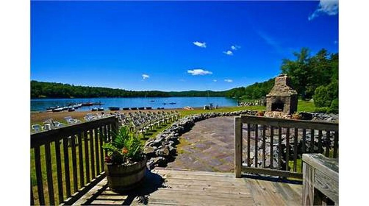 Images Twin Pines on Trout Lake