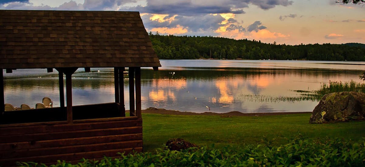 Images Twin Pines on Trout Lake