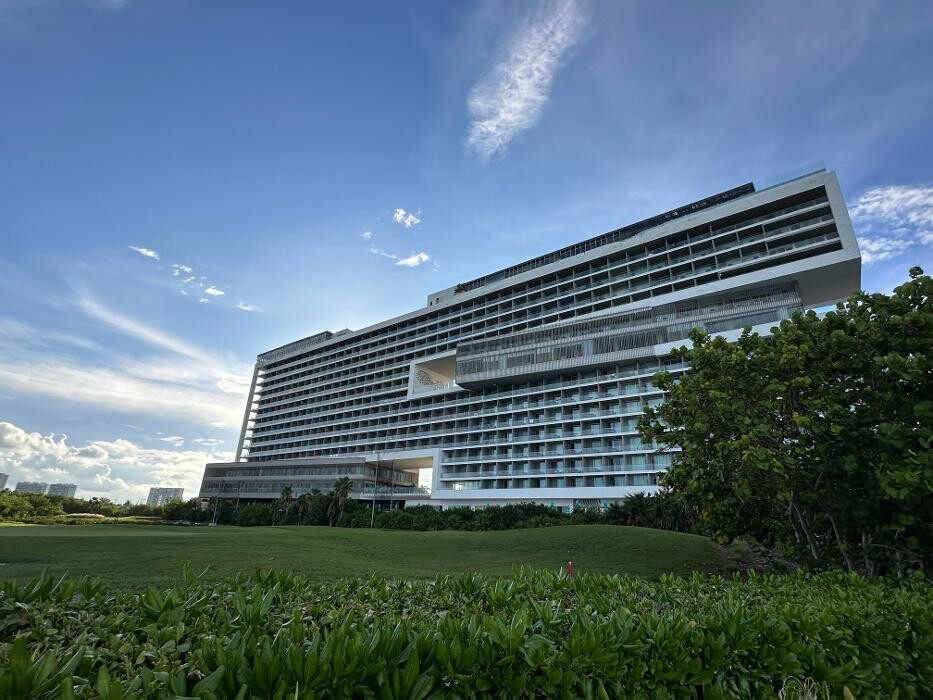 Images Magnified Vacations CruiseOne