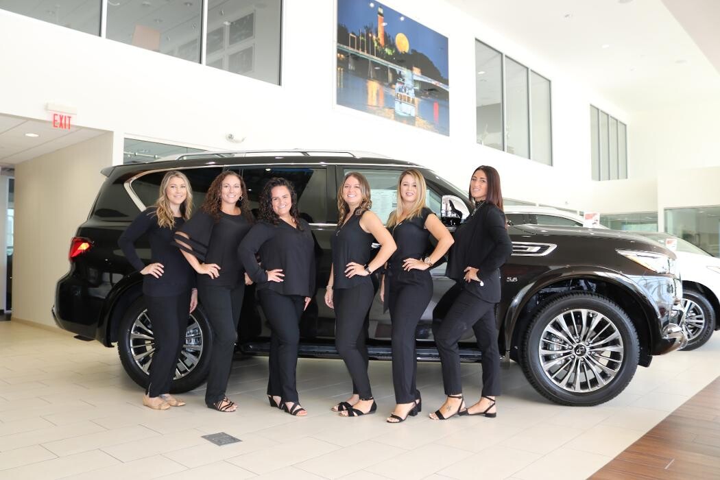 Images INFINITI Stuart