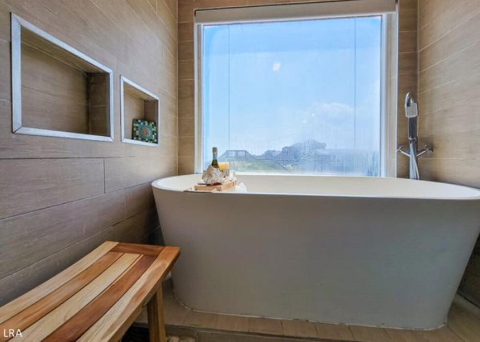 Images Lewis Realty Associates, Inc