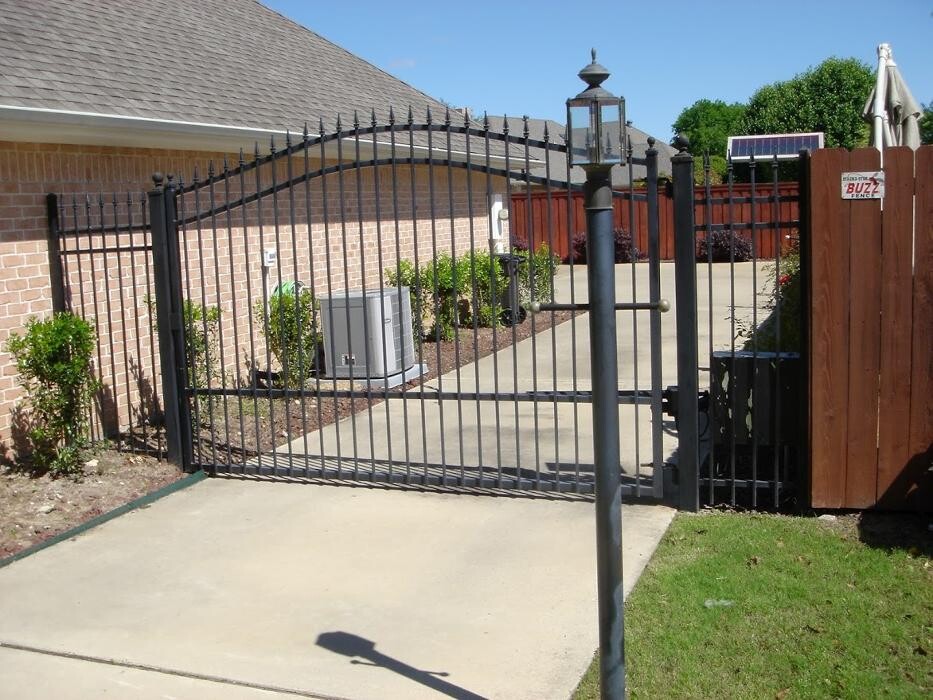 Images Buzz Custom Fence