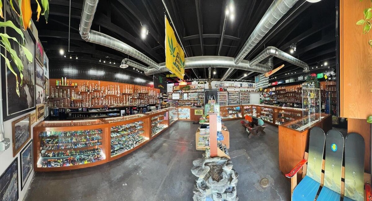 Images Hit Hut Smoke Shop