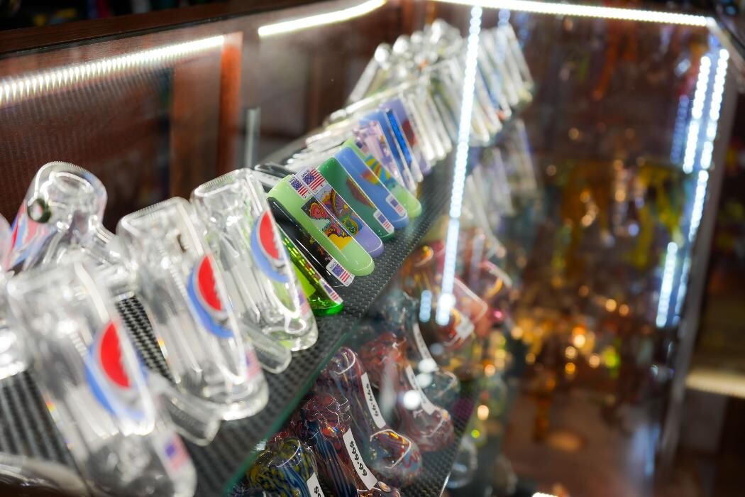 Images Hit Hut Smoke Shop