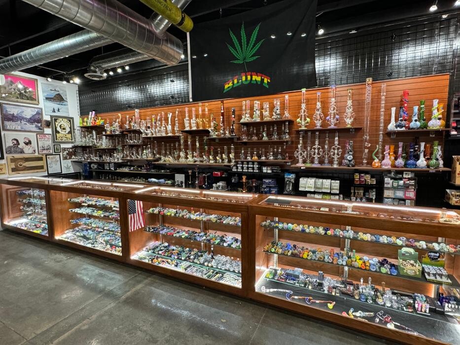 Images Hit Hut Smoke Shop