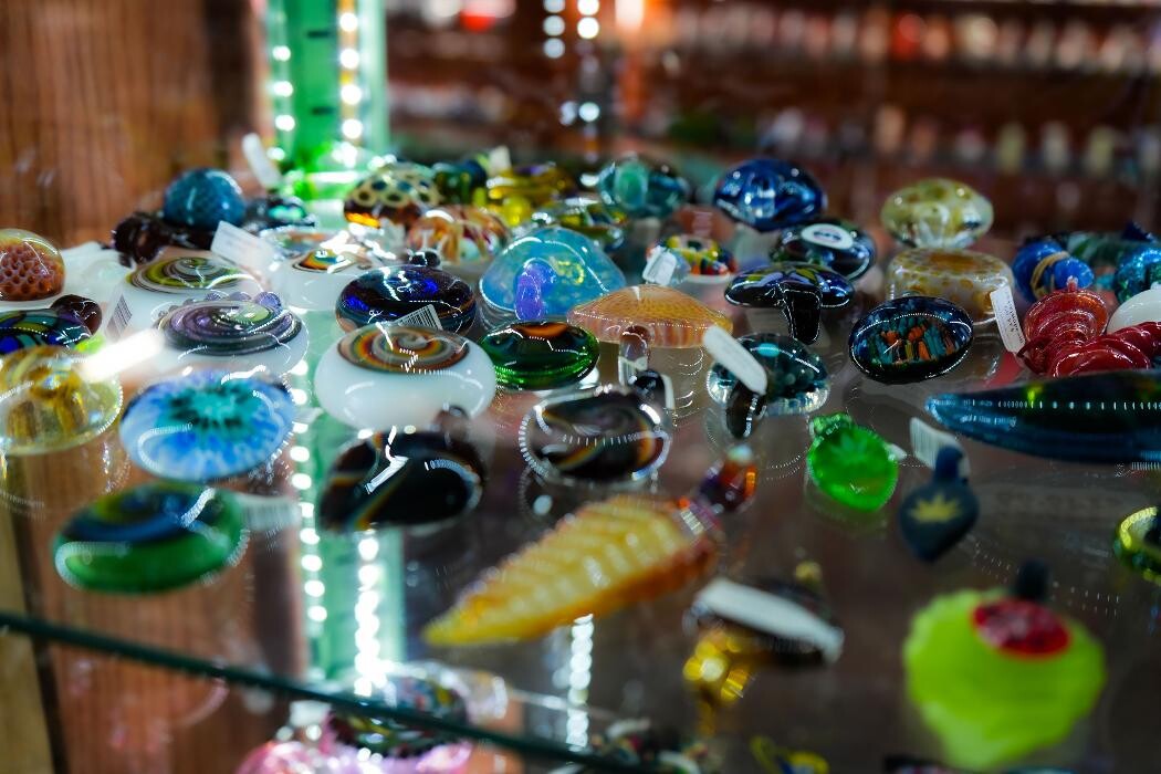 Images Hit Hut Smoke Shop