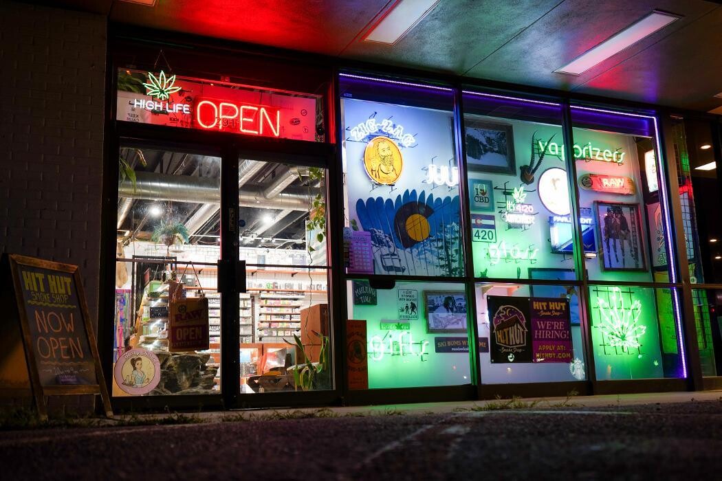 Images Hit Hut Smoke Shop