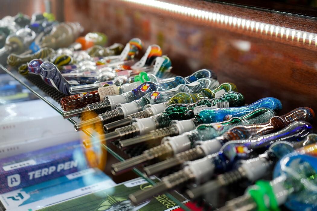Images Hit Hut Smoke Shop