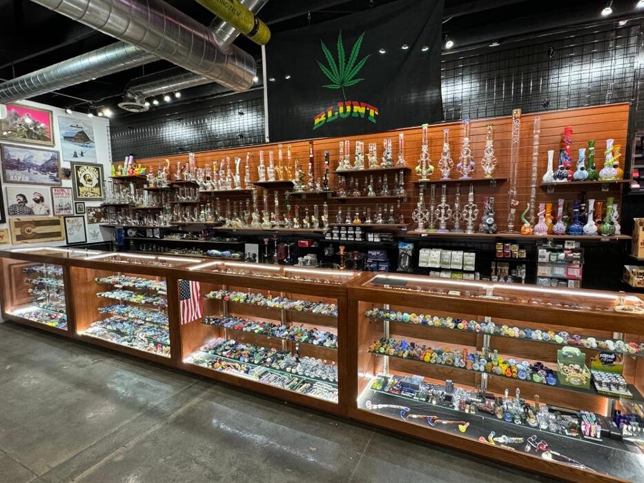Images Hit Hut Smoke Shop