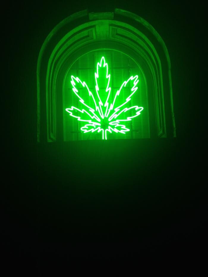 Images Hit Hut Smoke Shop