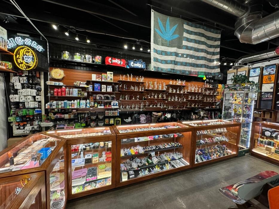 Images Hit Hut Smoke Shop