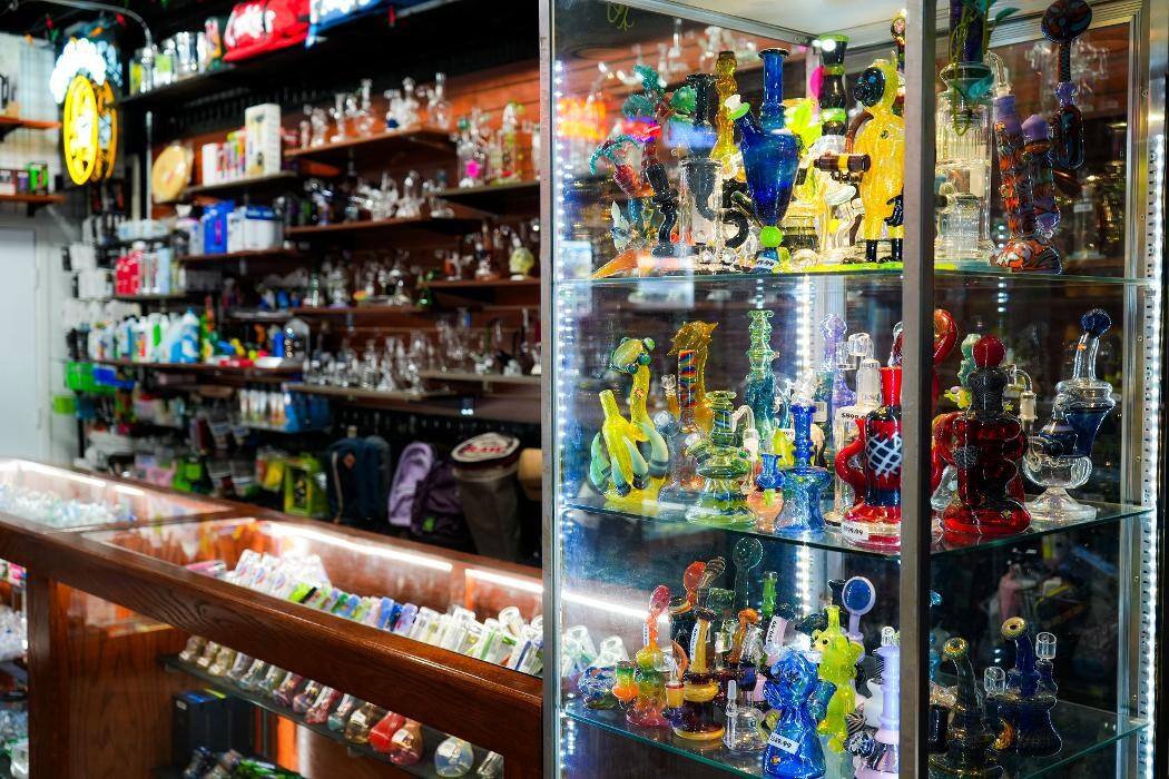 Images Hit Hut Smoke Shop