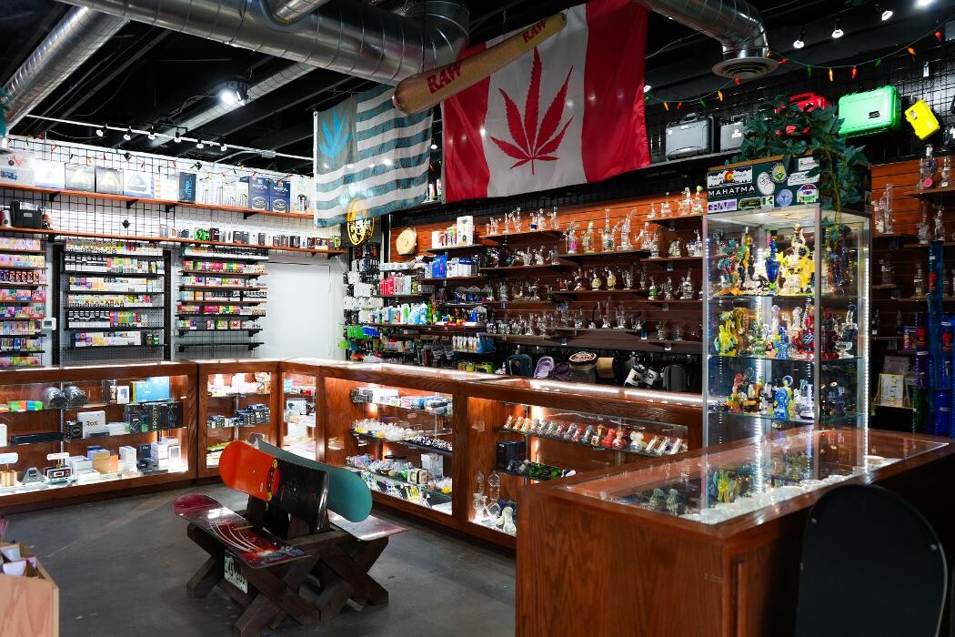 Images Hit Hut Smoke Shop