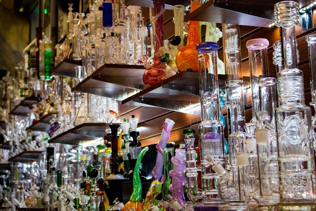 Images Hit Hut Smoke Shop