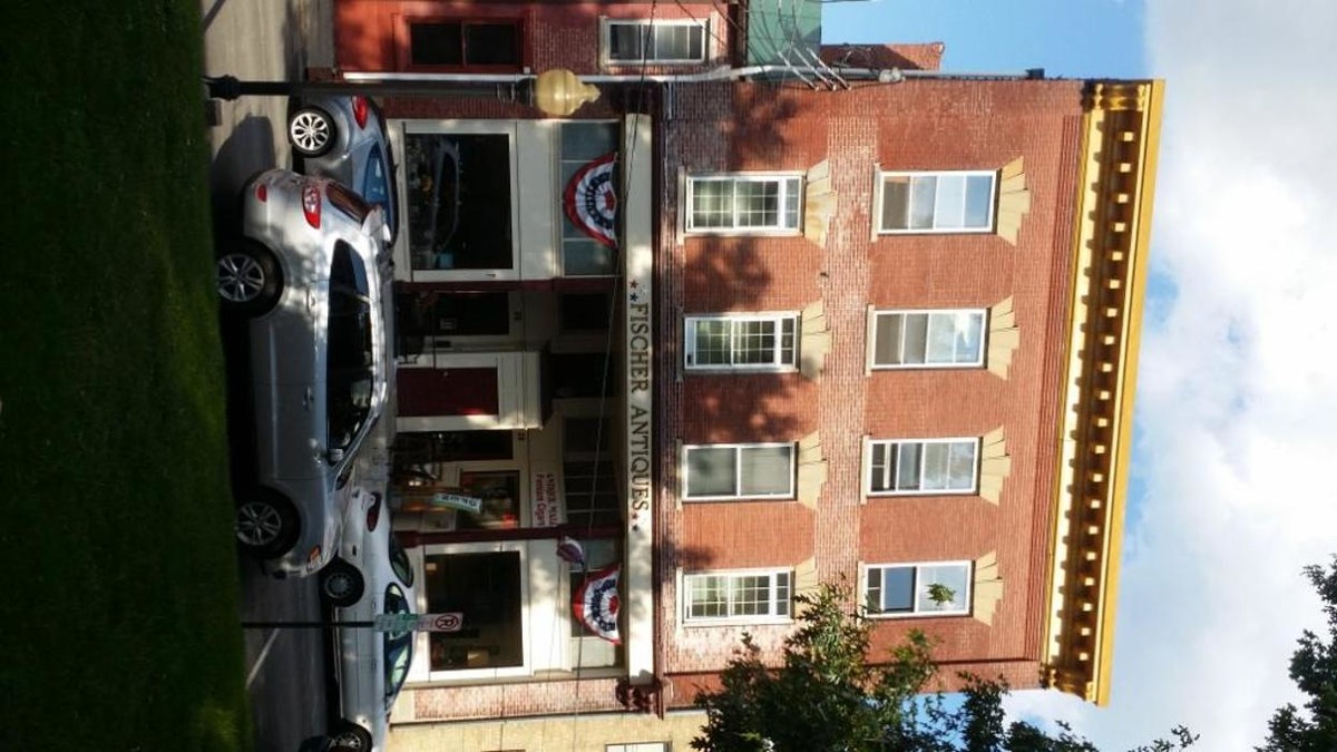 Images Fischer Antiques, Premium Cigars, and Vapes