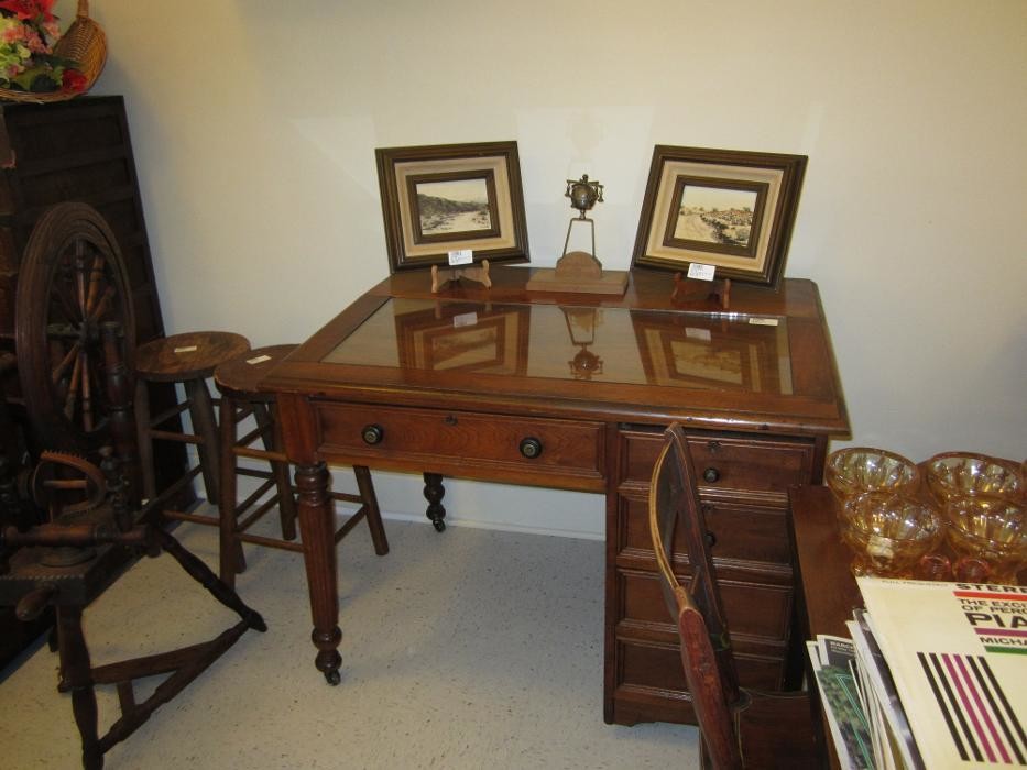 Images Fischer Antiques, Premium Cigars, and Vapes