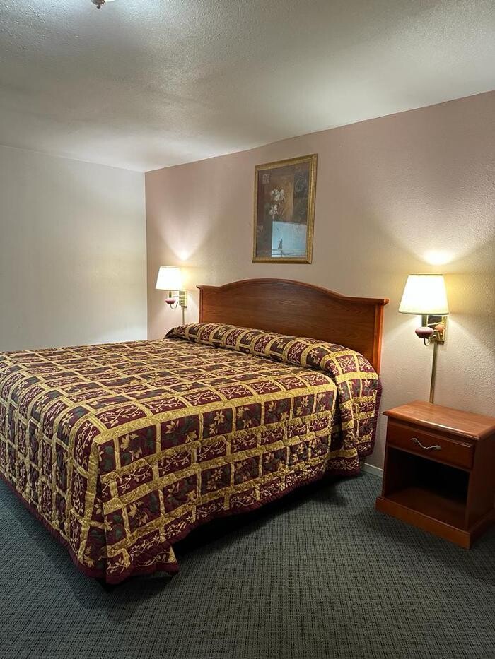 Images American Inn of Altus